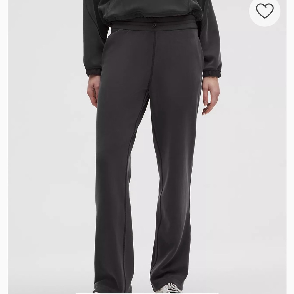 Lululemon Softstreme High-Rise Pant
Regular size 8